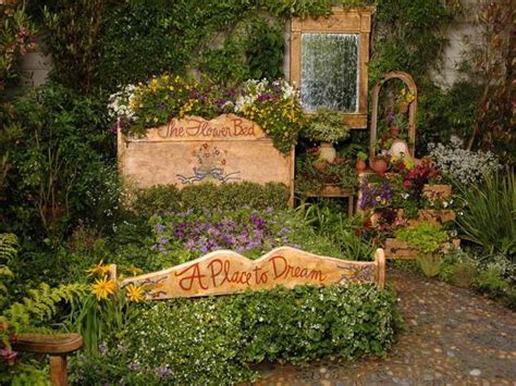 Recycling Old Wood Beds for Yard Landscaping and Decorating with Flowers