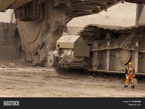 Bucket-wheel Excavator Image & Photo (Free Trial) | Bigstock