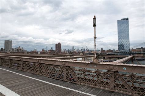 Brooklyn bridge walkway editorial photography. Image of buildings ...