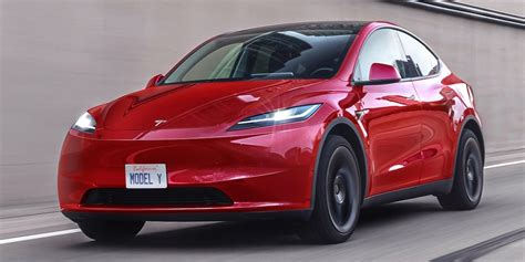 Tesla Model Y 2025 : le nouveau modèle aperçu dans la rue, voici la toute première photo