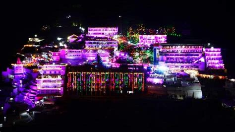 Navratri festival begins at Vaishno Devi shrine; 33,000 devotees reach Katra | Latest News India ...