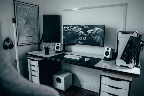 One of those Black and White setups - battlestations | White desk setup, Gaming room setup ...