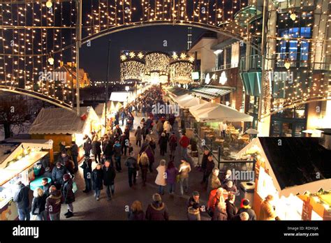 Evening at the Christmas market at the CentrO shopping center, Oberhausen, North Rhine ...