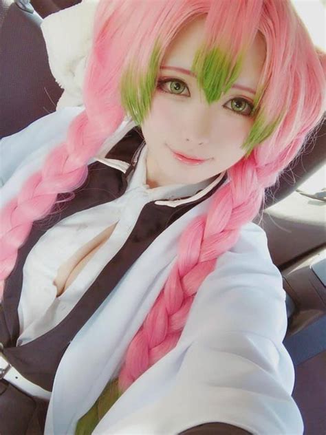 Best Cosplay Mitsuri Kanroji Kimetsu no Yaiba Paling Cantik dan Seksi ...