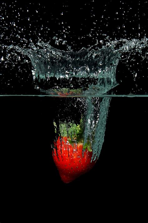 Strawberry Splash | Eddie Bayne Photography