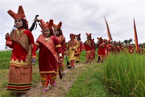 Suku Minangkabau; Menilik Tradisi, Budaya Matriarki, dan Adat Merantau - BekelSego