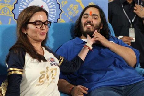 Happy owners! Nita Ambani, sons Akash and Anant are all smiles after MI ...