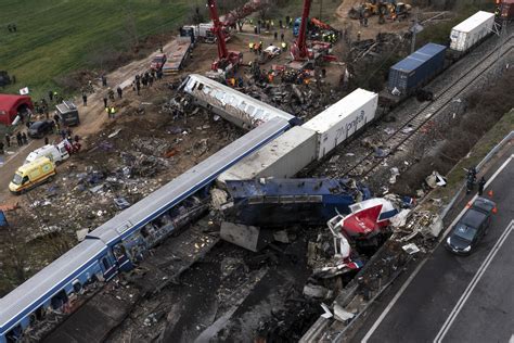 Train crash in Greece -- at least 38 killed in head-on collision