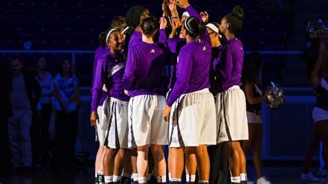 Women's basketball adds six new players - TCU 360