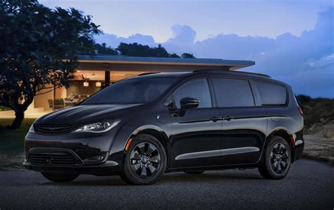 S Appearance Package Darkens the 2019 Chrysler Pacifica Hybrid