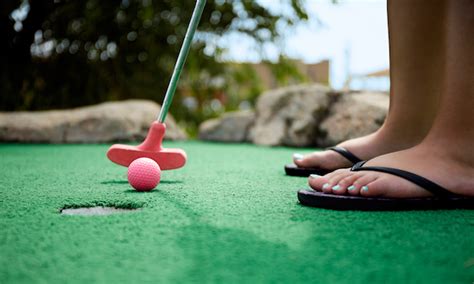 Mini-Golf Tips from a Putt-Putt Champion