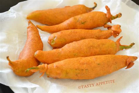 Stuffed Milagai Bajji / Mirchi Bajji / Stuffed Mirchi Fritters