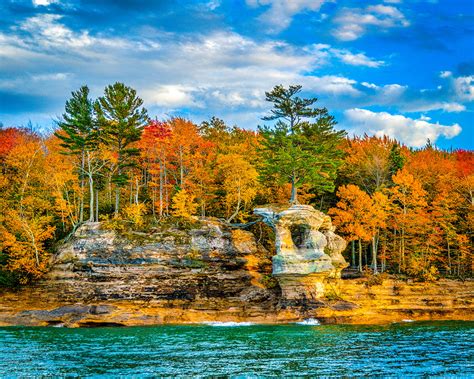 The Best Ways to Experience the Fall Season around Pictured Rocks : Pictured Rocks Kayaking