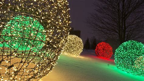 Here's how to make gorgeous Christmas light balls for your yard