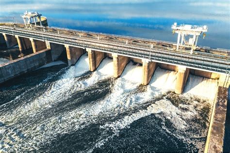 Examining the Pros and Cons of Hydroelectric Energy | Earth.Org