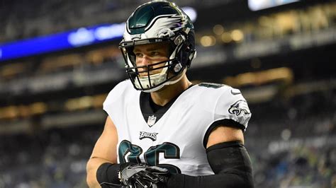 Eagles' Zach Ertz unlikely to need surgery but could need six weeks of ...