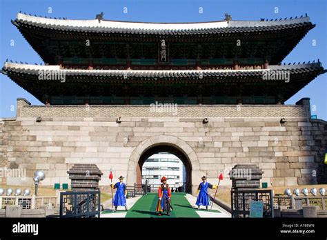 Great South Gate, Namdaemun Gate, Sungnyemun, Seoul, Korea Stock Photo - Alamy