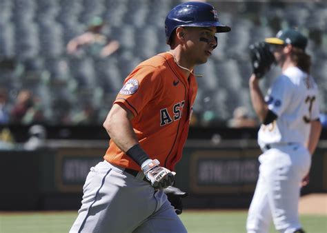 Mauricio Dubon's late HR lifts Astros past Athletics | Reuters