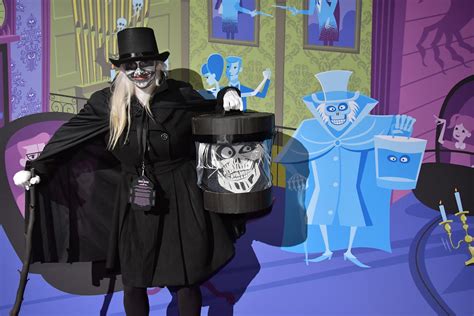 My hatbox ghost costume from the haunted mansion 50th anniversary : r ...