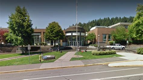 Girl, 15, faces arson charge at West Linn HS