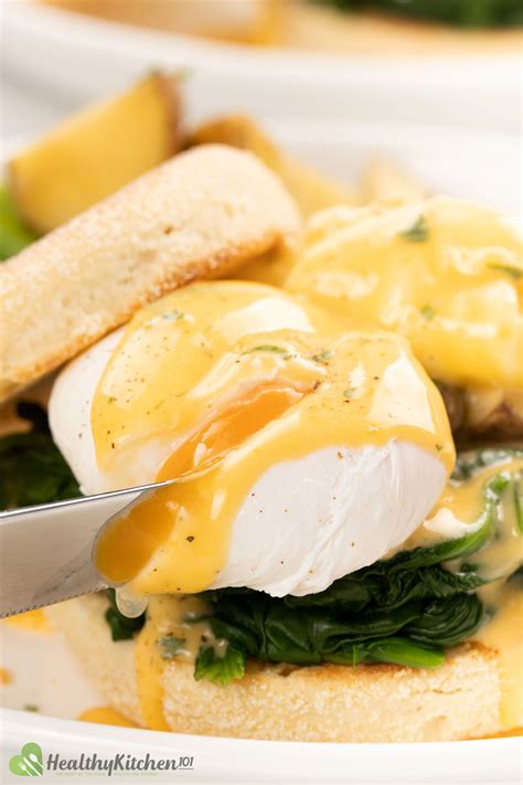 Poached Eggs - Easy and Takes 5 Minutes Start to Finish