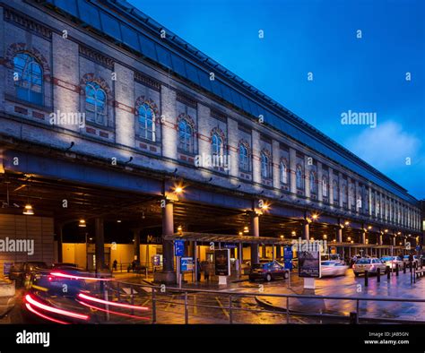 Manchester piccadilly station exterior hi-res stock photography and ...