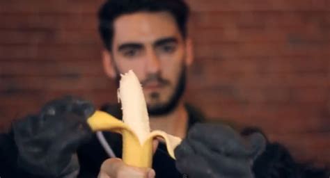 So Apparently, We've Been Peeling Bananas All Wrong [VIDEO]