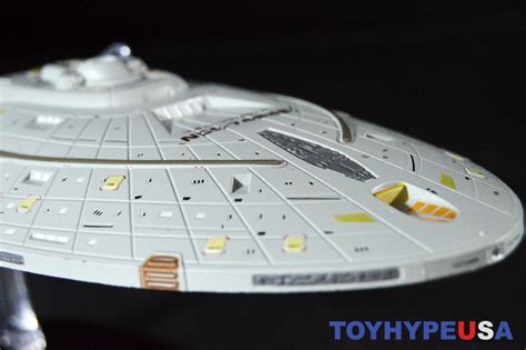 Eaglemoss Star Trek: Voyager 10" XL Edition Starship Review