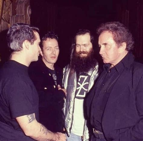 Henry Rollins, Joe Strummer, Rick Rubin and Johnny Cash 1992 - History | Joe strummer, Johnny ...