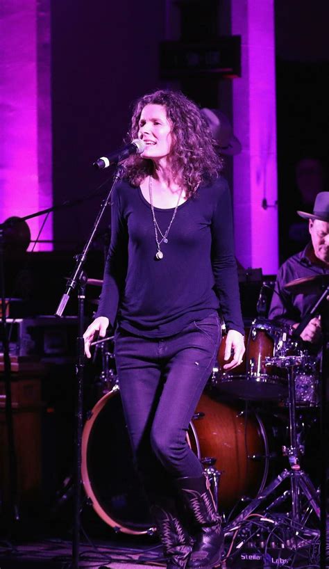 Edie Brickell & New Bohemians Concert Tickets, 2023 Tour Dates ...