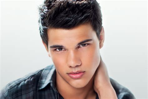 Taylor Lautner Nose Job Plastic Surgery Before and After | Celebie