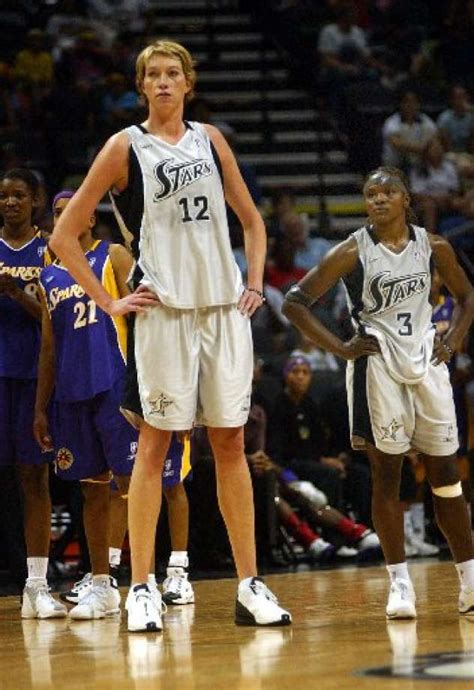 Malgorzata Dydek (7ft 2in - 218 cm) : Tallest Women in World - Infy world