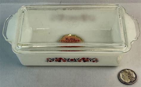 Lot - Vintage Fire King Primrose Ovenware 1 QT No. 409 Covered Dish w ...