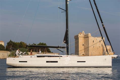 Long-range luxury sailboats | DUFOUR Yacht