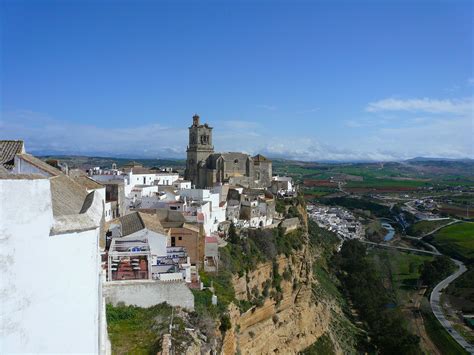 File:Arcos de la Frontera, Spain.jpg - Wikimedia Commons