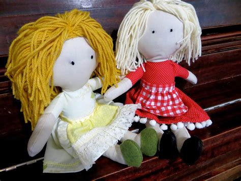 The Project Lady - Fast & Easy way to make Doll Hair with Yarn!