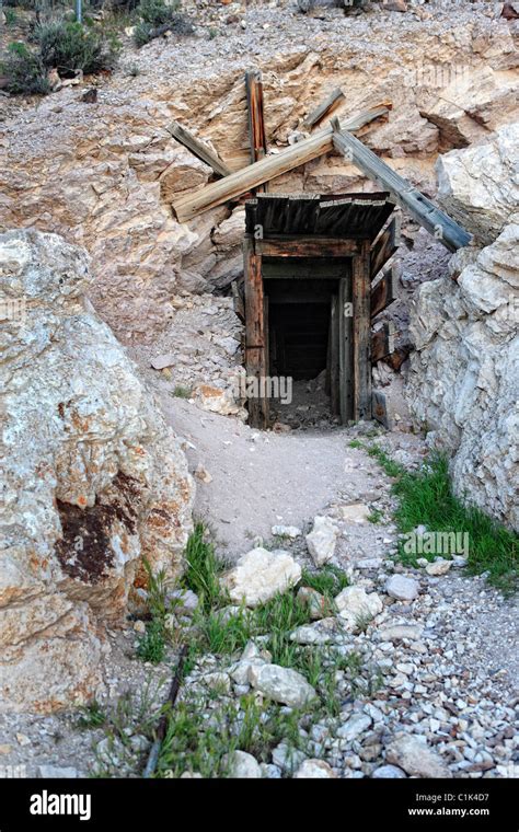 The entrance to a gold mine shaft Stock Photo - Alamy