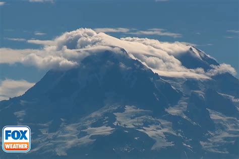 Mount Rainier cloud formation sparks panic that volcano will erupt