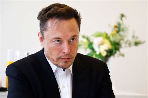 Elon Musk’s new Twitter pronoun rule invites bullying, LGBTQ groups say