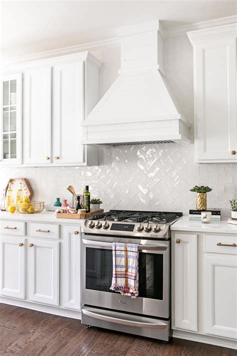 20+ White Kitchen Cabinets Backsplash Ideas – HomeDecorish