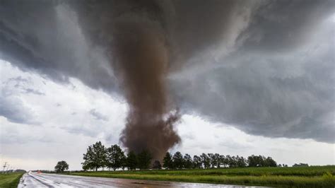 At Least 2 People Dead As Tornadoes Rip Through Southern States | NEWSRADIO 1040 WHO