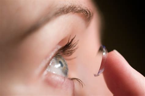 The Benefits of Wearing Daily Contact Lenses – No Myth Fitness