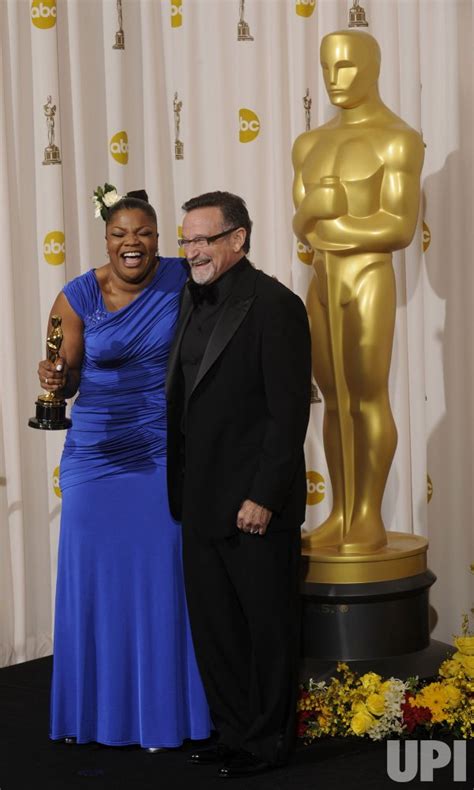 Photo: Mo'Nique wins Oscar at the 82nd Academy Awards in Hollywood ...