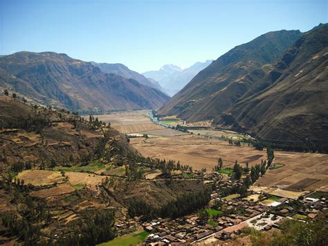 File:Urubamba - Valle Sagrado 3.JPG - Wikipedia