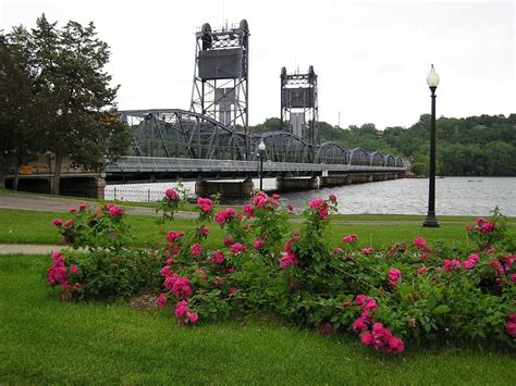 Stillwater Lift Bridge reopening for boaters | MPR News