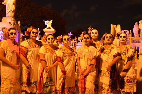 People in Halloween Costumes image - Free stock photo - Public Domain photo - CC0 Images