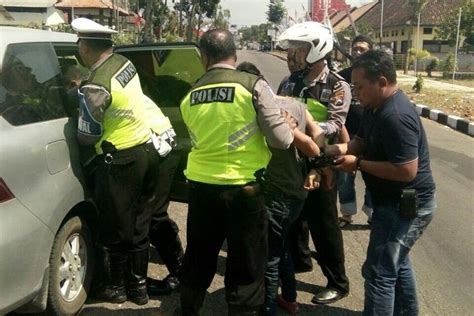 Two Men Face Consequences For Loud Exhaust Pipe In Denpasar - The Bali Sun