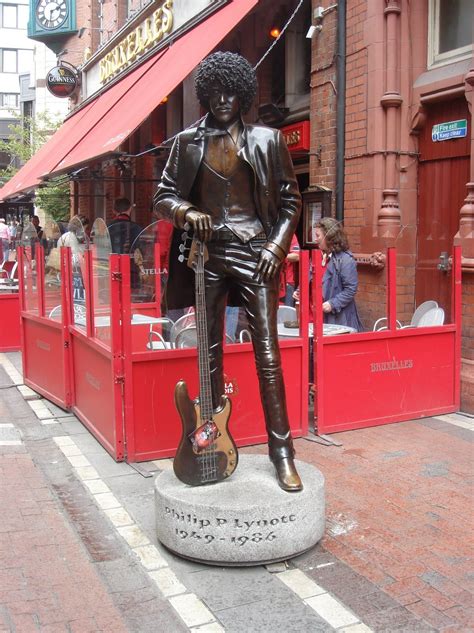 Phil Lynott (of Thin Lizzy) statue in Dublin | Phil, Thin lizzy, Live band