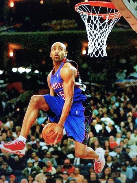 Vince Carter wins the Sprite Slam Dunk Contest in a 2000 NBA All-Star ...