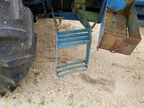 USED FORD 7610 R/H STEPS FOR CAB TRACTOR - Gulf South Equipment Sales